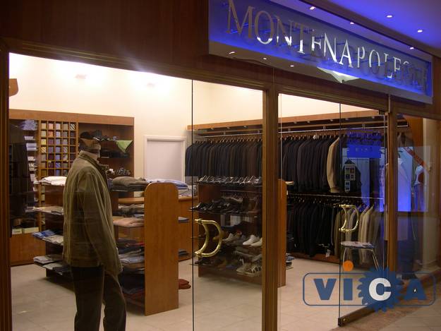 Мебель для магазинов одежды MONTENAPOLEONE была выполнена  в соответствии с общим дизайн проектом заказчика.