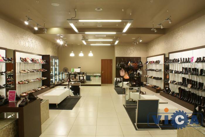 Стильный и сдержанный интерьер обувного магазина "Аскания" не осатвляет сомнений для покупателя: обувь здесь также самая лучшая и самая качественная.