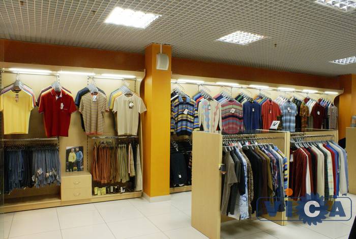Оборудование для магазинов одежды составлено из серий торговой мебели 12 ДВИНА и 14 ОСТРОВА.