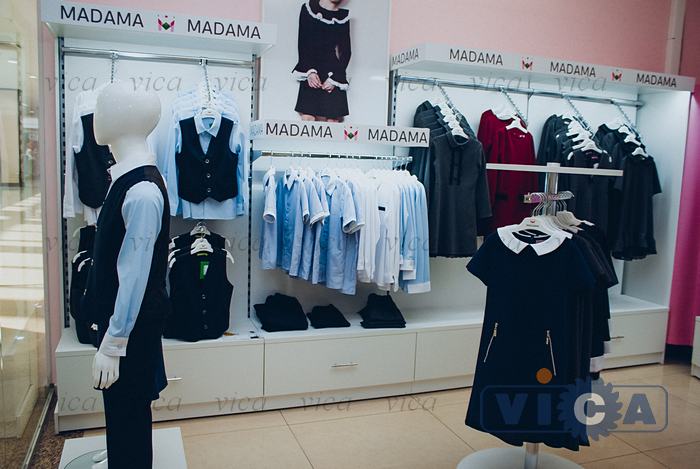 24 Стеллажи и вешала для магазина детской одежды МАДАМА